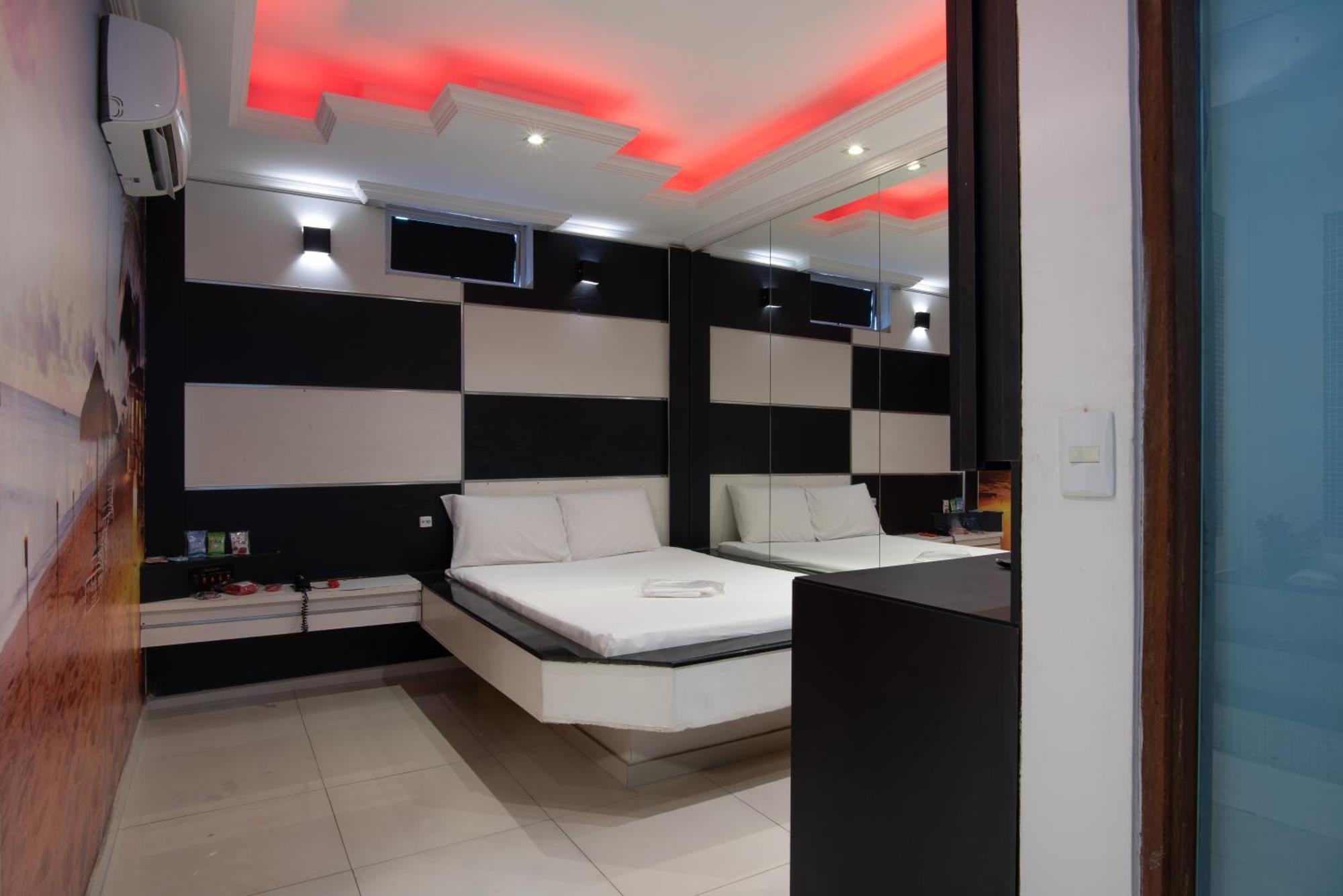 Motel Fantasy 2 (Adults Only) Contagem Exteriér fotografie